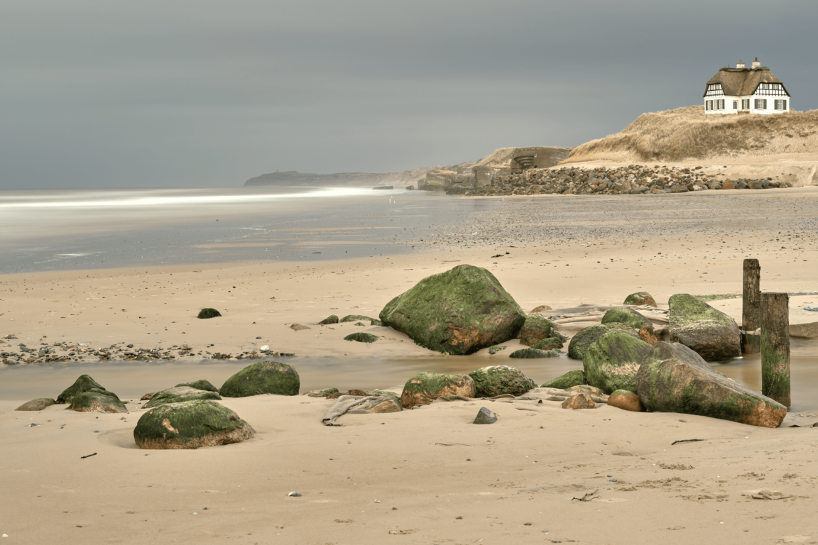 Grønne Sten ved Kysten i Jylland